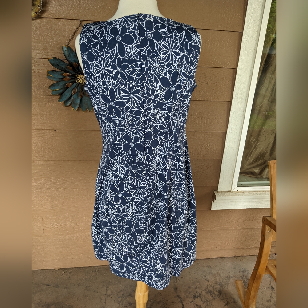 CDC Navy and White Floral Dress - Picture 4 of 6